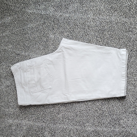 Gloria Vanderbilt White Capris !!! - Picture 1 of 10